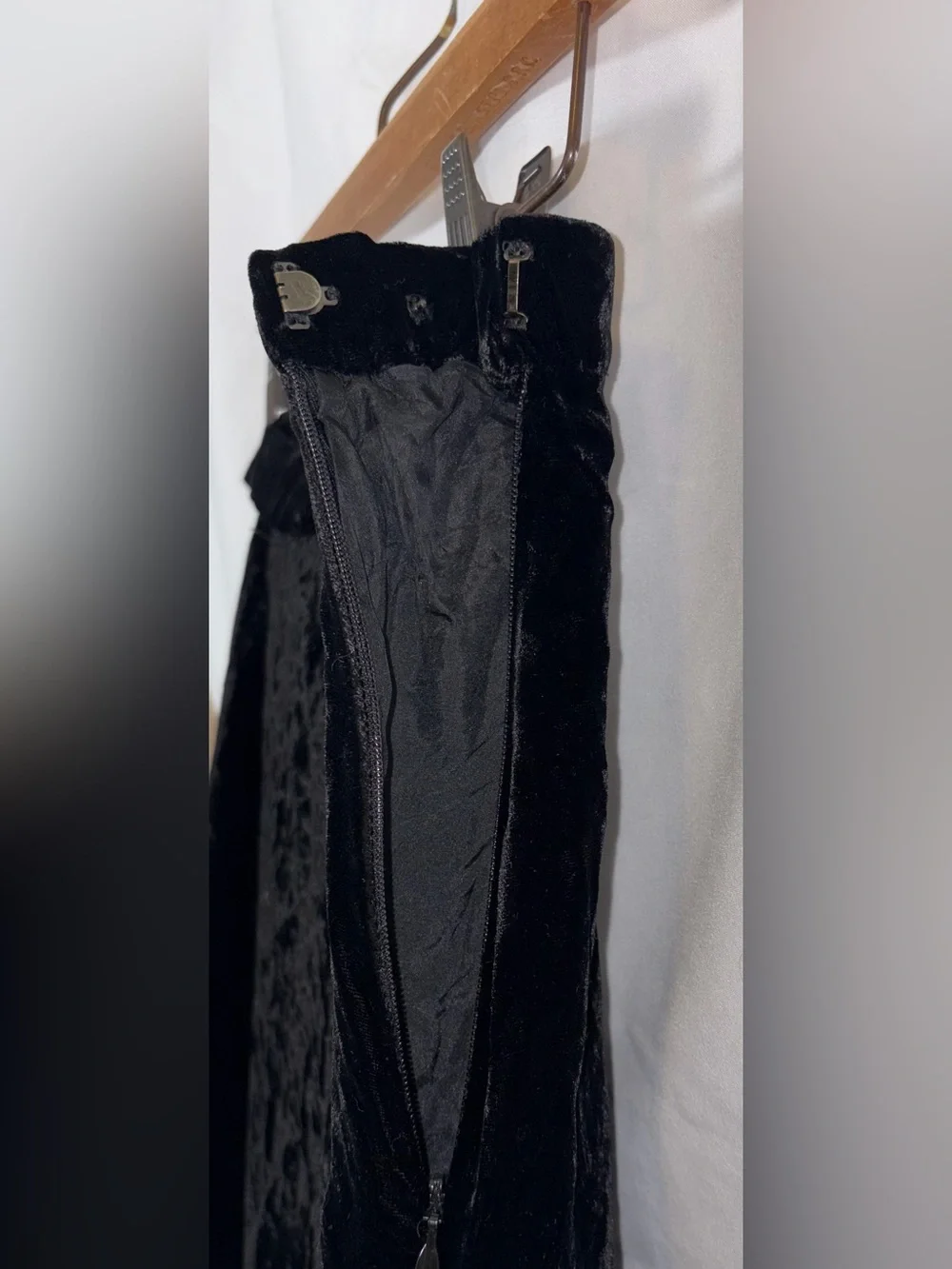 VINTAGE Donna Karan Essentials Black Velvet Long Skirt Size 4/6 High Waisted